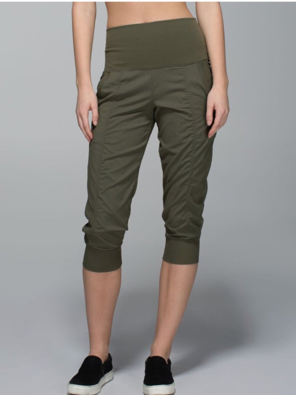 Lululemon In Flux Crop Pants in Fatigue Green - Size 8